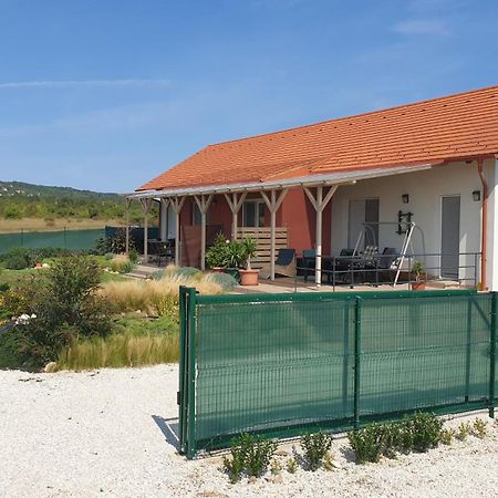 Buzavirag Apartmanhaz Balatonakali Zewnętrze zdjęcie
