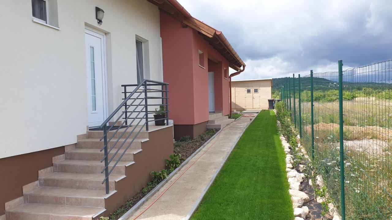 Buzavirag Apartmanhaz Balatonakali Zewnętrze zdjęcie