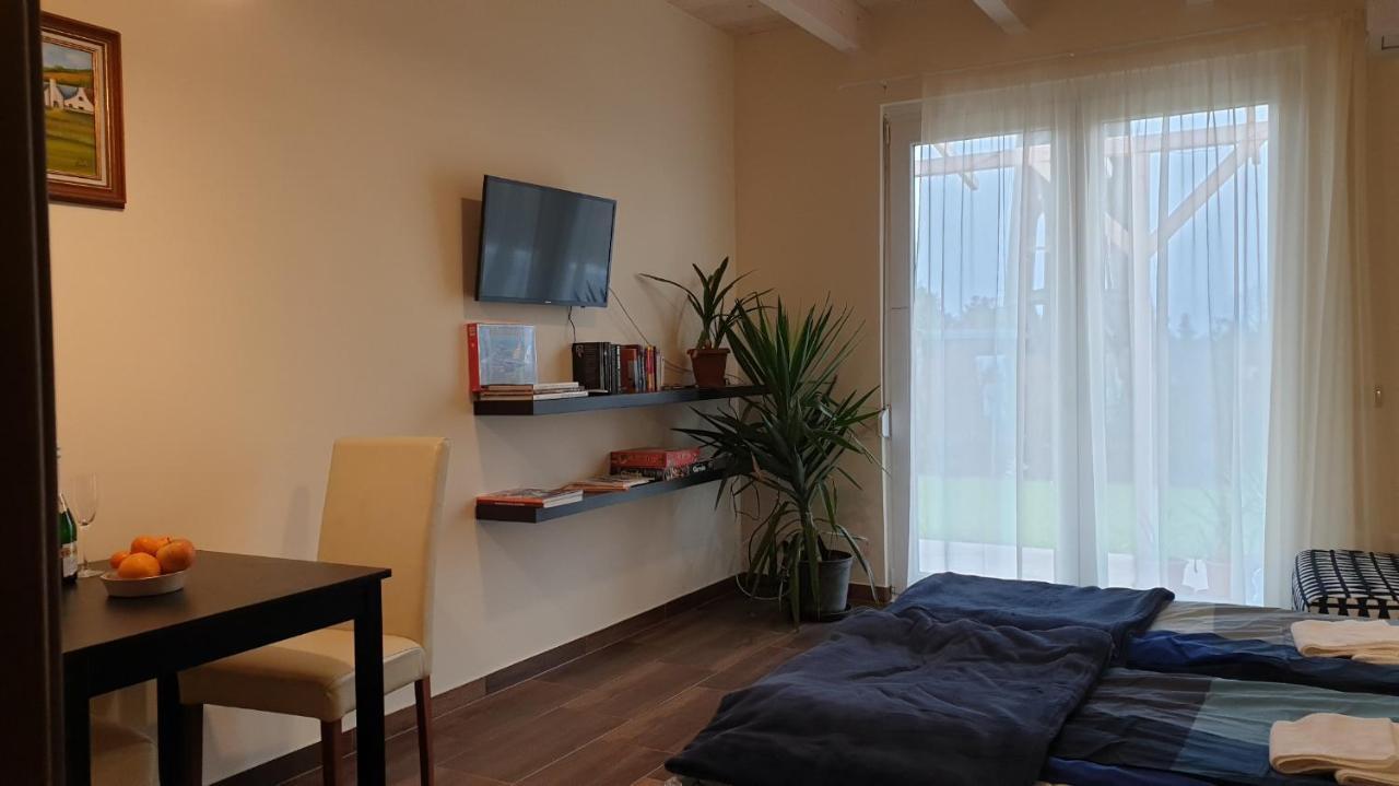 Buzavirag Apartmanhaz Balatonakali Zewnętrze zdjęcie