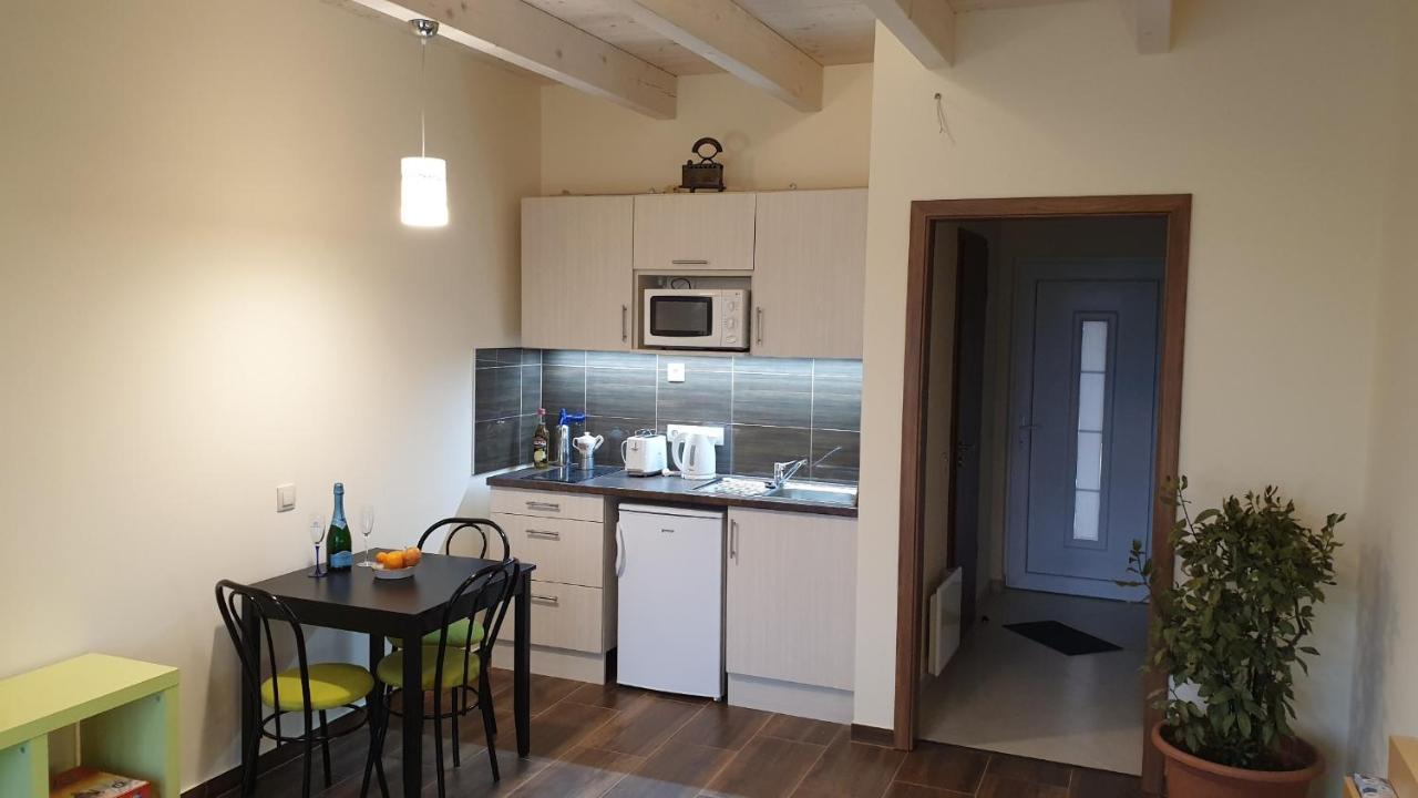 Buzavirag Apartmanhaz Balatonakali Zewnętrze zdjęcie