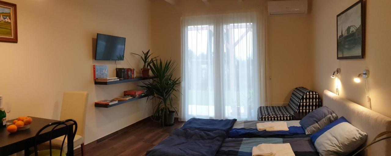Buzavirag Apartmanhaz Balatonakali Zewnętrze zdjęcie