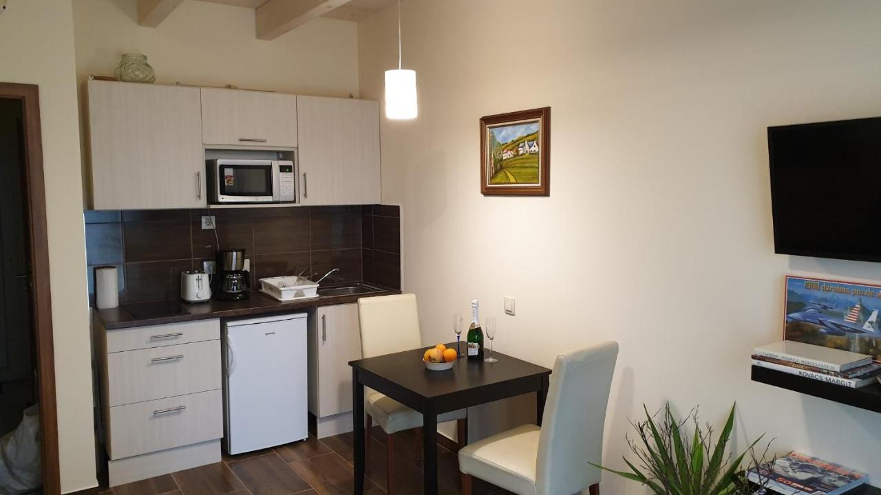 Buzavirag Apartmanhaz Balatonakali Zewnętrze zdjęcie
