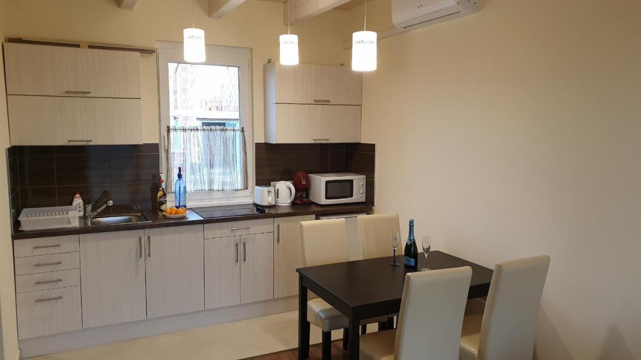 Buzavirag Apartmanhaz Balatonakali Zewnętrze zdjęcie