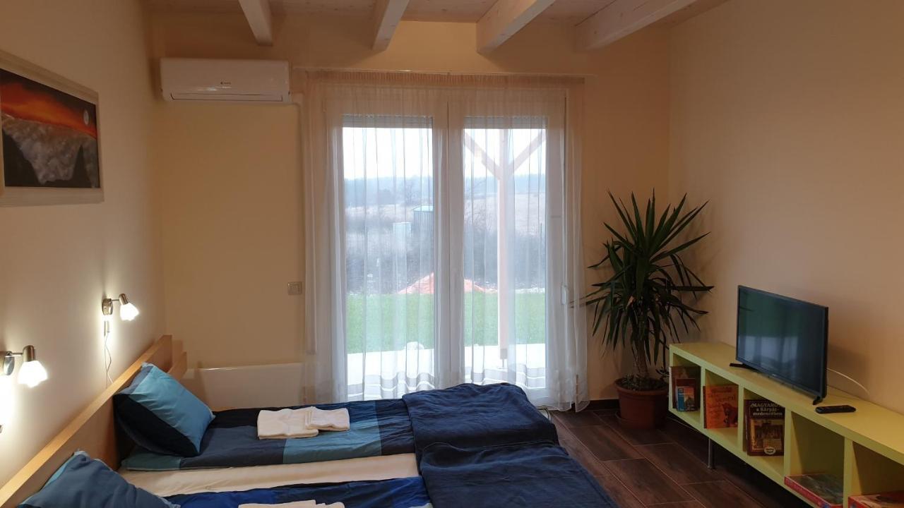 Buzavirag Apartmanhaz Balatonakali Zewnętrze zdjęcie