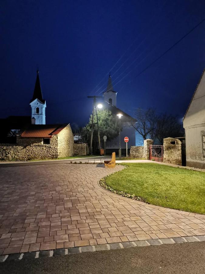 Buzavirag Apartmanhaz Balatonakali Zewnętrze zdjęcie