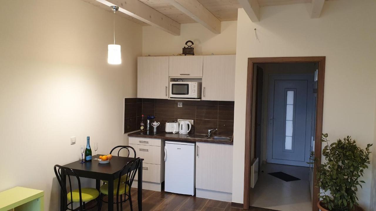 Buzavirag Apartmanhaz Balatonakali Zewnętrze zdjęcie